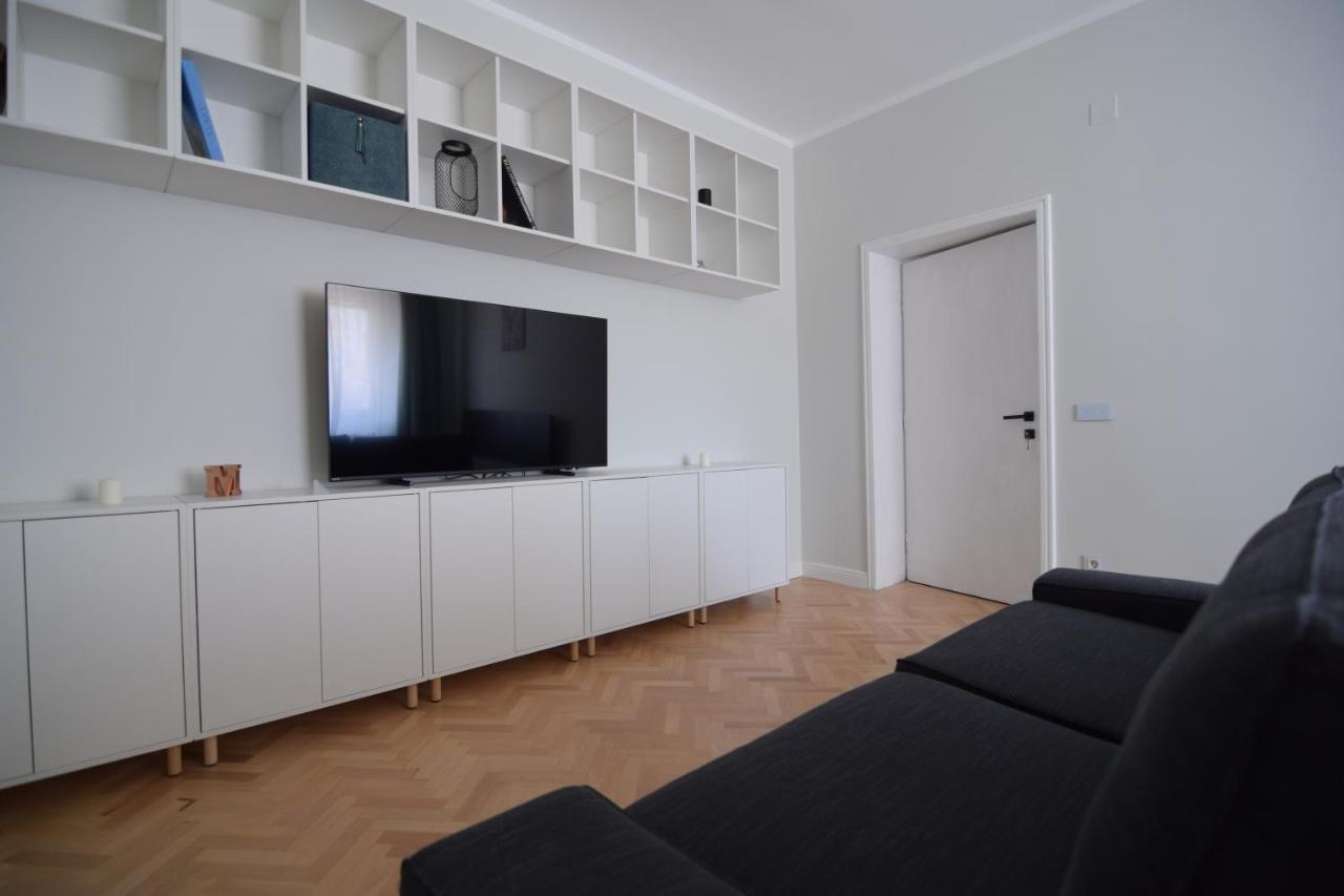 Beautiful Apartment In Old City 부쿠레슈티 외부 사진