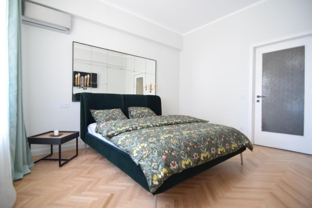 Beautiful Apartment In Old City 부쿠레슈티 외부 사진
